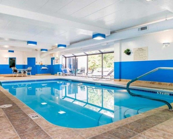 Image file Comfort-Inn-Oxford-Pool-bb1759315056a36_bb175aab-5056-a36a-0958435c52e80fdc.jpg