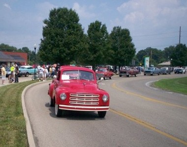 Content image Image file antiquecarparade.jpg